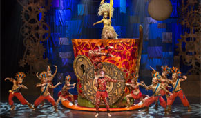 Espectáculo en el teatro con Celebrity Cruises. CrucerosIslasGriegas.com Espectáculo en el teatro con Celebrity Cruises. CrucerosIslasGriegas.com