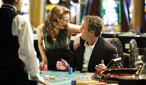 Costa Cruceros, ideal para todas las edades. Pareja apostando en el Casino. CrucerosIslasGriegas.com Costa Cruceros, ideal para todas las edades. Pareja apostando en el Casino. CrucerosIslasGriegas.com