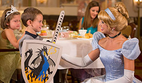 Fiesta del té en Disney Cruise Line. CrucerosIslasGriegas.com Fiesta del té en Disney Cruise Line. CrucerosIslasGriegas.com