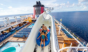 Tobogán acuático de Pato Donald en crucero Disney. CrucerosIslasGriegas.com Tobogán acuático de Pato Donald en crucero Disney. CrucerosIslasGriegas.com
