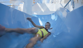 AquaPark, toboganes y diversión con agua. CrucerosIslasGriegas.com AquaPark, toboganes y diversión con agua. CrucerosIslasGriegas.com