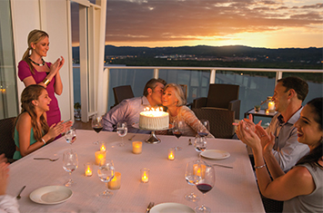 Celebra tu cumpleaños a bordo. CrucerosIslasGriegas.com