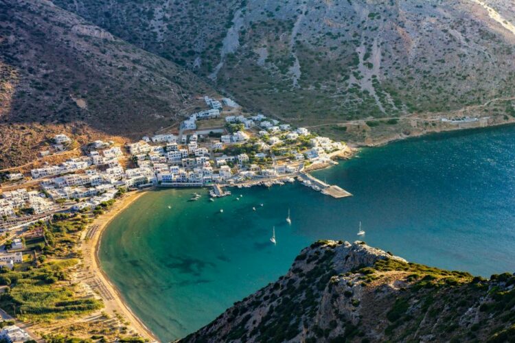 escala-en-sifnos-los-pueblos-mas-bonitos-que-visitar-en-pocas-horas