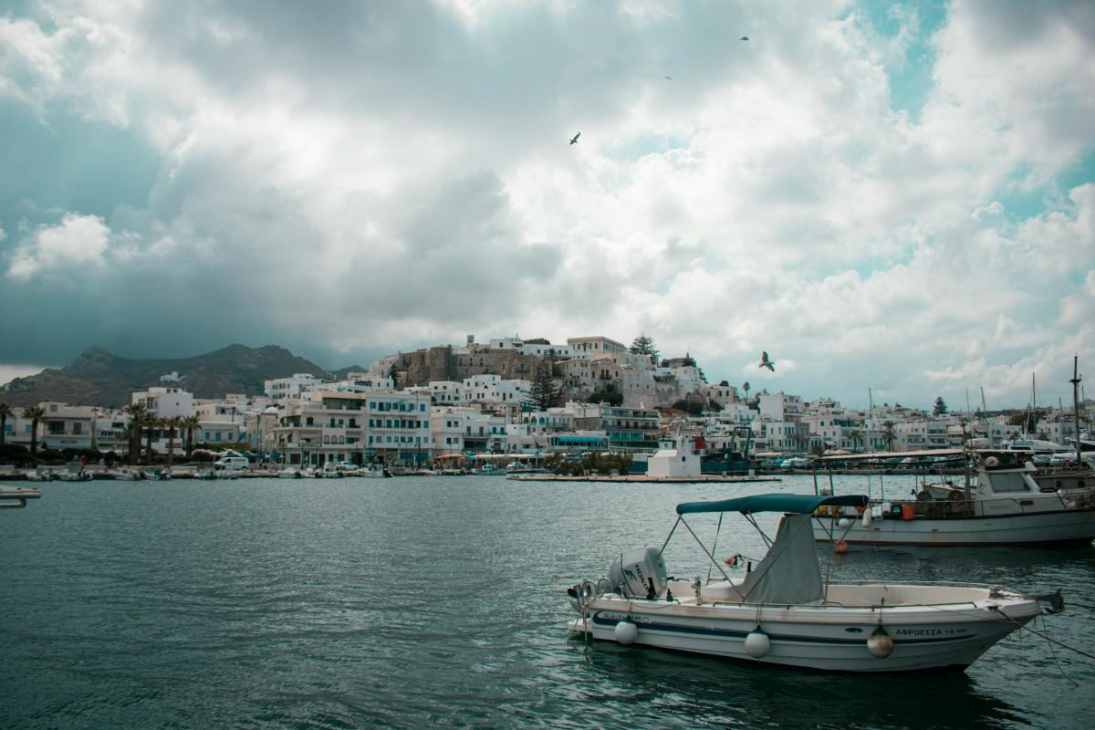 naxos-en-crucero-una-isla-griega-en-contraste-y-tradicion